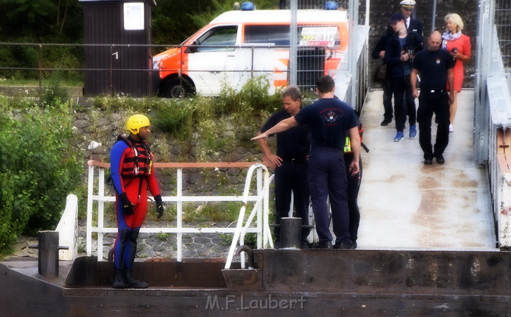 Uebung BF Taucher und Presse Koeln Zoobruecke Rhein P035.JPG - Miklos Laubert